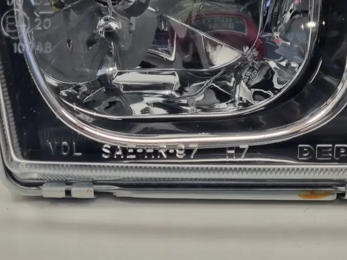 Volvo S40 II V40 LIFT PRZEDNIA LAMPA PRAWA PRAWY PRZÓD nowa europa CIEMNA