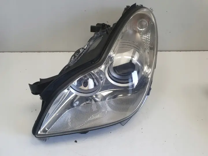 Mercedes CLS W219 C219 PRZEDNIA LAMPA LEWA lewy przód EUROPA