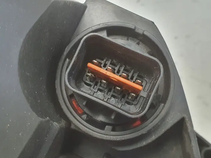 Kia Venga PRZEDNIA LAMPA PRAWA prawy przód anglik 92102-1P500