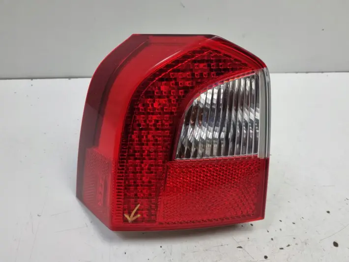 Volvo V70 III XC70 TYLNIA TYLNA LAMPA LEWA lewy tył LED 31395072