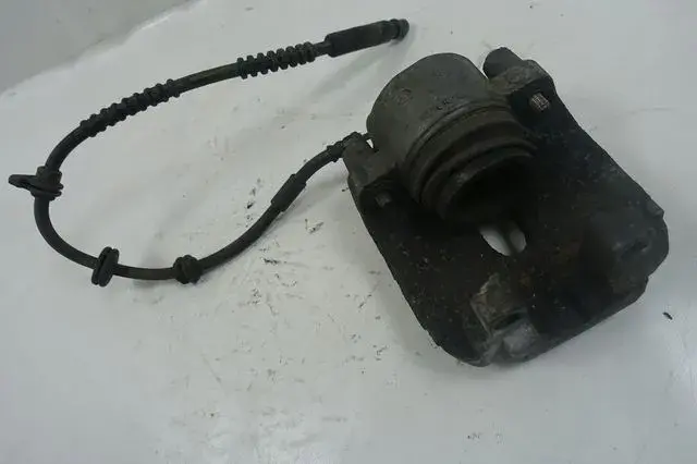 BMW F10 F11 2.0 D PRZEDNI ZACISK HAMULCOWY prawy