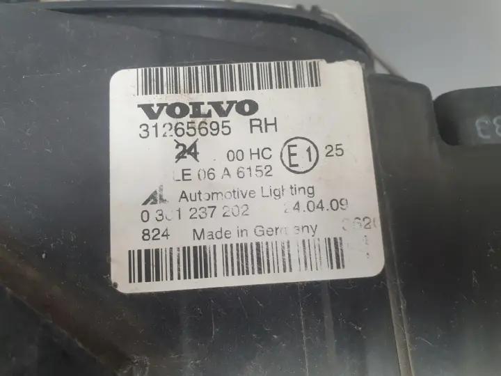 Volvo S40 II V50 LIFT PRZEDNIA LAMPA PRAWA prawy przód 0301237202 31265695