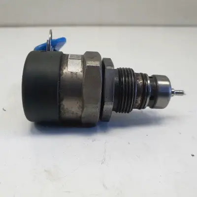 Volvo V70 III XC70 II 2.4 D5 CZUJNIK PALIWA zawór 0281002990