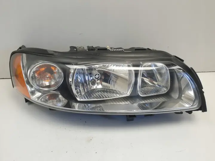 Volvo S60 I V70 II LIFT PRZEDNIA LAMPA PRAWA przód