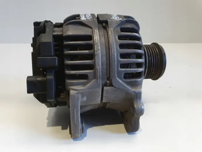 Audi A3 8L Golf IV 1.9 TDI ALTERNATOR bosch