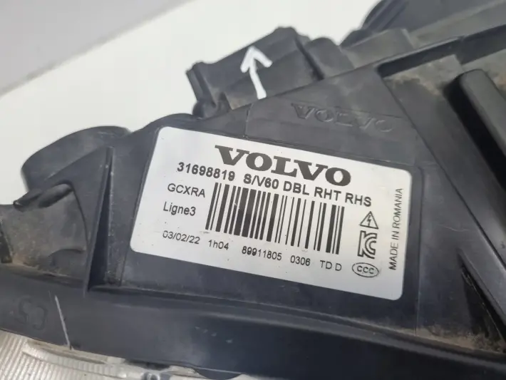 Volvo V60 S60 II LIFT PRZEDNIA LAMPA PRAWA prawy przód XENON 31698819