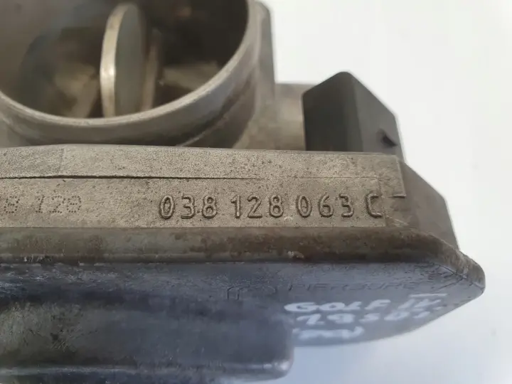 VW Golf IV 1.9 SDI PRZEPUSTNICA 038128063C