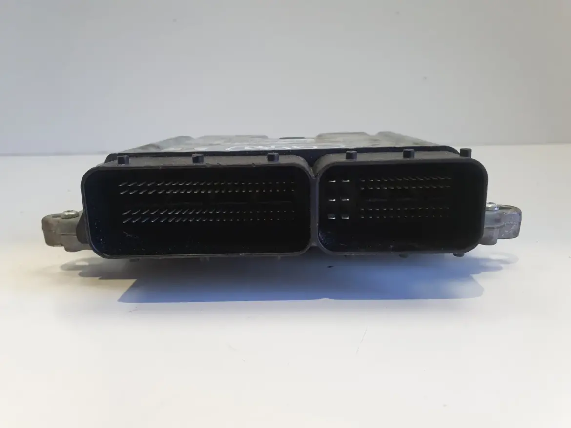 Volvo V40 II 2.0 D3 STEROWNIK SILNIKA komputer 31336983 0281018414
