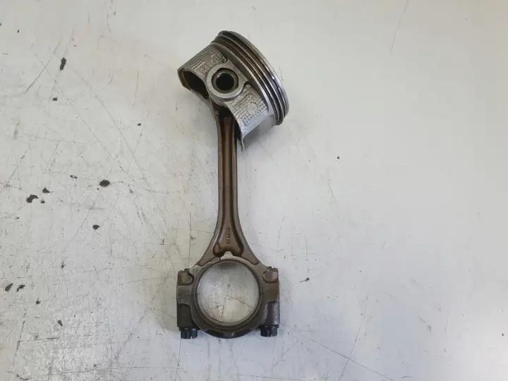 Toyota Yaris III 1.5 H HYBRID TŁOK KORBOWÓD 1NZ