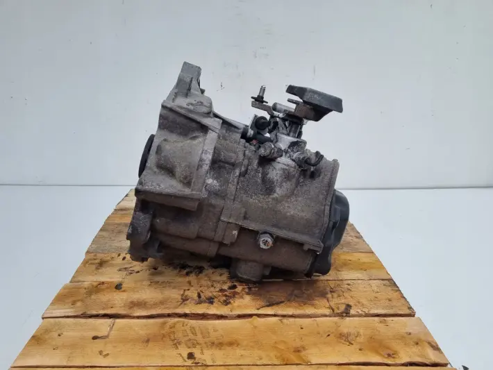 VW Golf V 1.6 8V SKRZYNIA BIEGÓW manualna MANUAL JHT