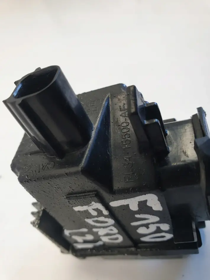 Ford F150 TYLNE ŚWIATŁO COFANIA TYLNEJ KLAPY tył