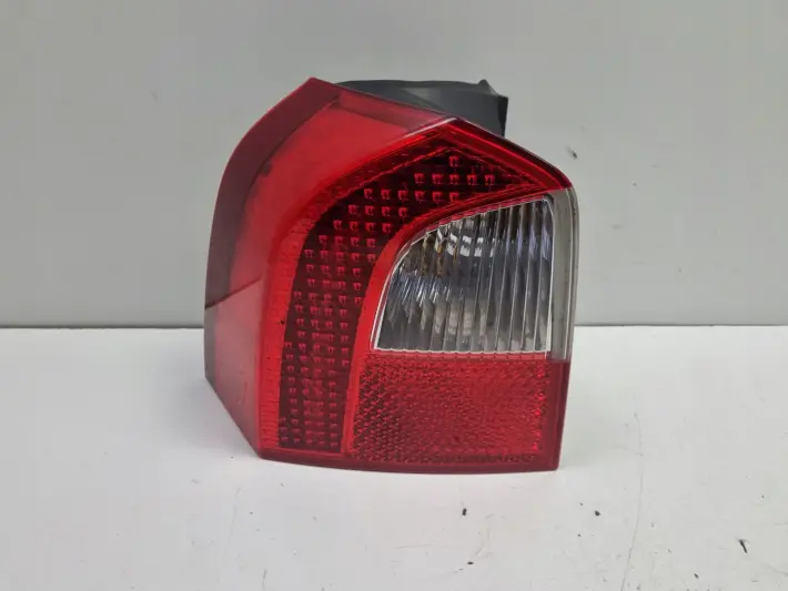 Volvo V70 III XC70 TYLNIA TYLNA LAMPA LEWA lewy tył LED 31276839