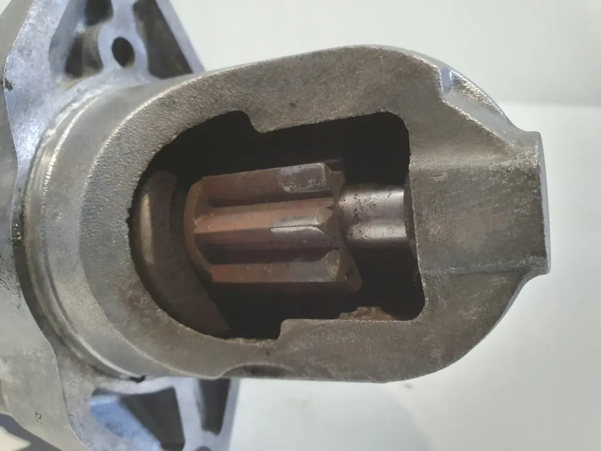 Subaru Impreza II 2.0 i ROZRUSZNIK 23300AA450