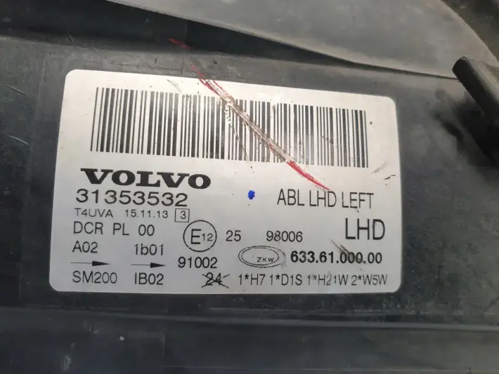 Volvo V70 III PRZEDNIA LAMPA LEWA XENON SKRĘTNY