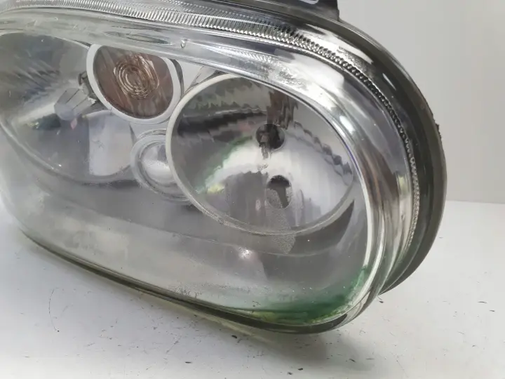 VW Golf IV 97-06 PRZEDNIA LAMPA PRAWA prawy przód anglik