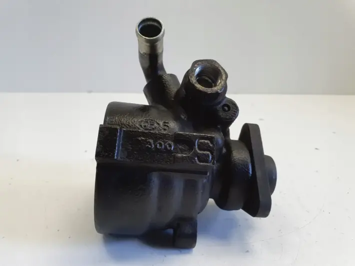 Alfa Romeo 147 1.9 JTD POMPA WSPOMAGANIA