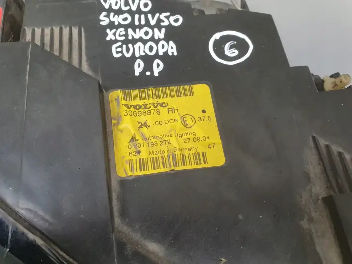 Volvo S40 II V50 XENON PRZEDNIA LAMPA PRAWA prawy przód EUROPA 30698878