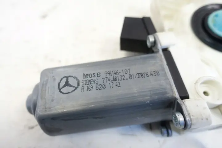 Mercedes W245 SILNICZEK PRZEDNIEJ SZYBY lewy przód