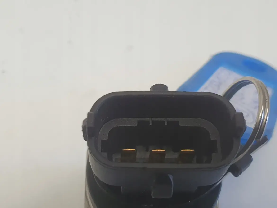 Opel Vectra C Signum 1.9 CDTI CZUJNIK PALIWA zawór 0281002706