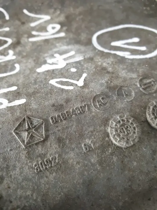 Pt Cruiser 2.4 16V MISKA OLEJU olejowa 04884387