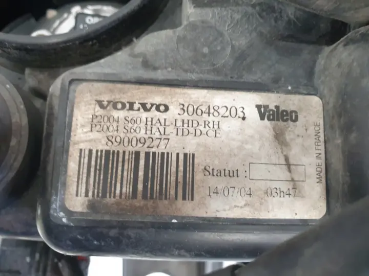 Volvo S60 I V70 II LIFT PRZEDNIA LAMPA PRAWA przód