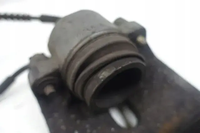 BMW F10 F11 2.0 D PRZEDNI ZACISK HAMULCOWY prawy