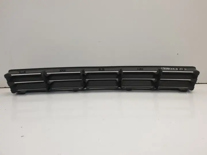 VW Golf IV ŚRODKOWA KRATKA ZDERZAKA Przód