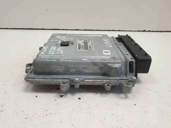 f5045384c06f3ee19c892d13e1b70305