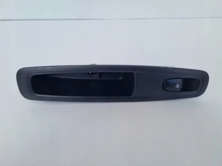 Renault Kadjar PRZEŁĄCZNIK SZYBY PANEL prawy tył PASAŻERA 829508687R