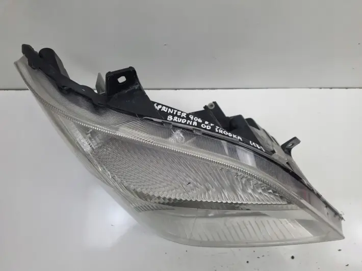 Mercedes Sprinter 906 06-13r PRZEDNIA LAMPA PRAWA prawy przód EUROPA