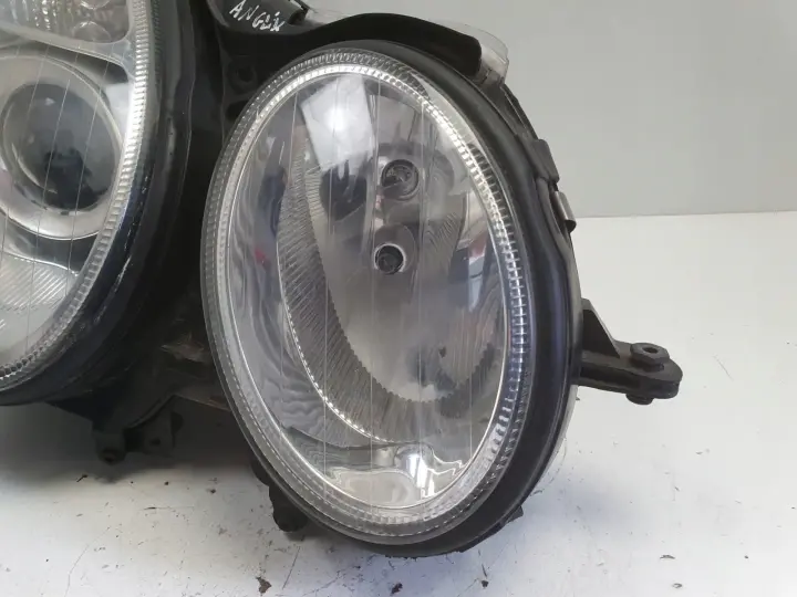 Mercedes W211 02-06 PRZEDNIA LAMPA PRAWA prawy przód anglik 154360-00