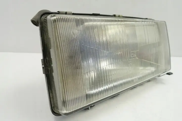 Volvo 740 760 PRZEDNIA LAMPA prawa EUROPA 3 piny