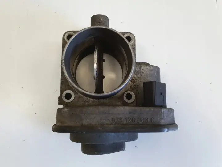 VW Golf IV 1.9 SDI PRZEPUSTNICA 038128063C