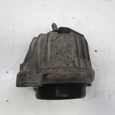 BMW E90 2.0 D PODUSZKA SILNIKA N47 139811