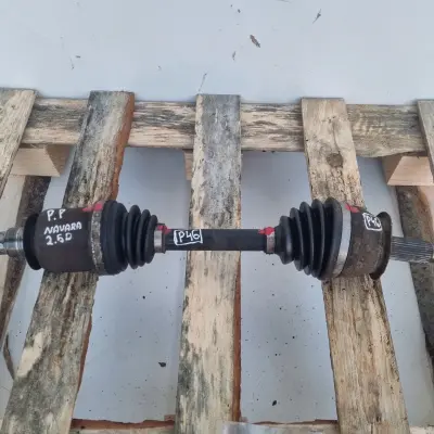 Nissan Navara III 2.5 dCi PRAWA PRZEDNIA PÓŁOŚ półośka prawy przód