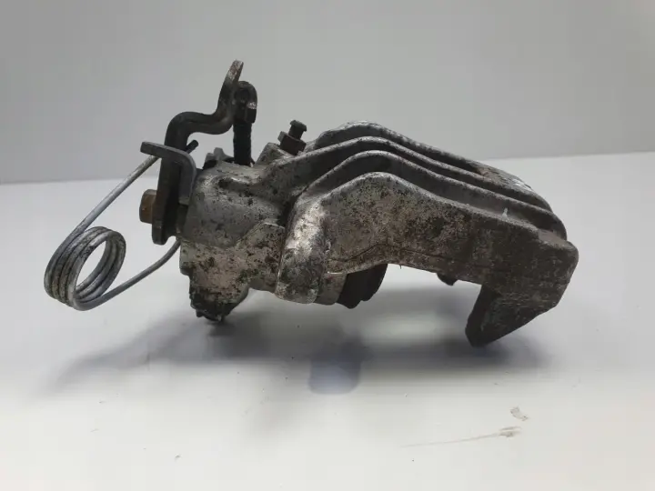 Vw Passat B5 Audi A4 B5 ZACISK HAMULCOWY Prawy tył pasażera Lucas