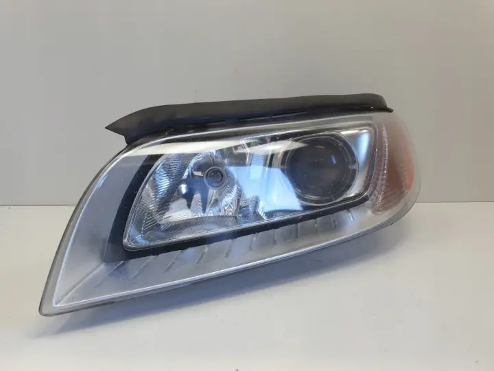 Volvo V70 XC70 III S80 II PRZEDNIA LAMPA LEWA lewy przód XENON 31353532