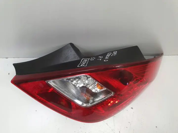Opel Corsa D 5 drzwi TYLNA LAMPA PRAWA prawy tył pasażera 13269051