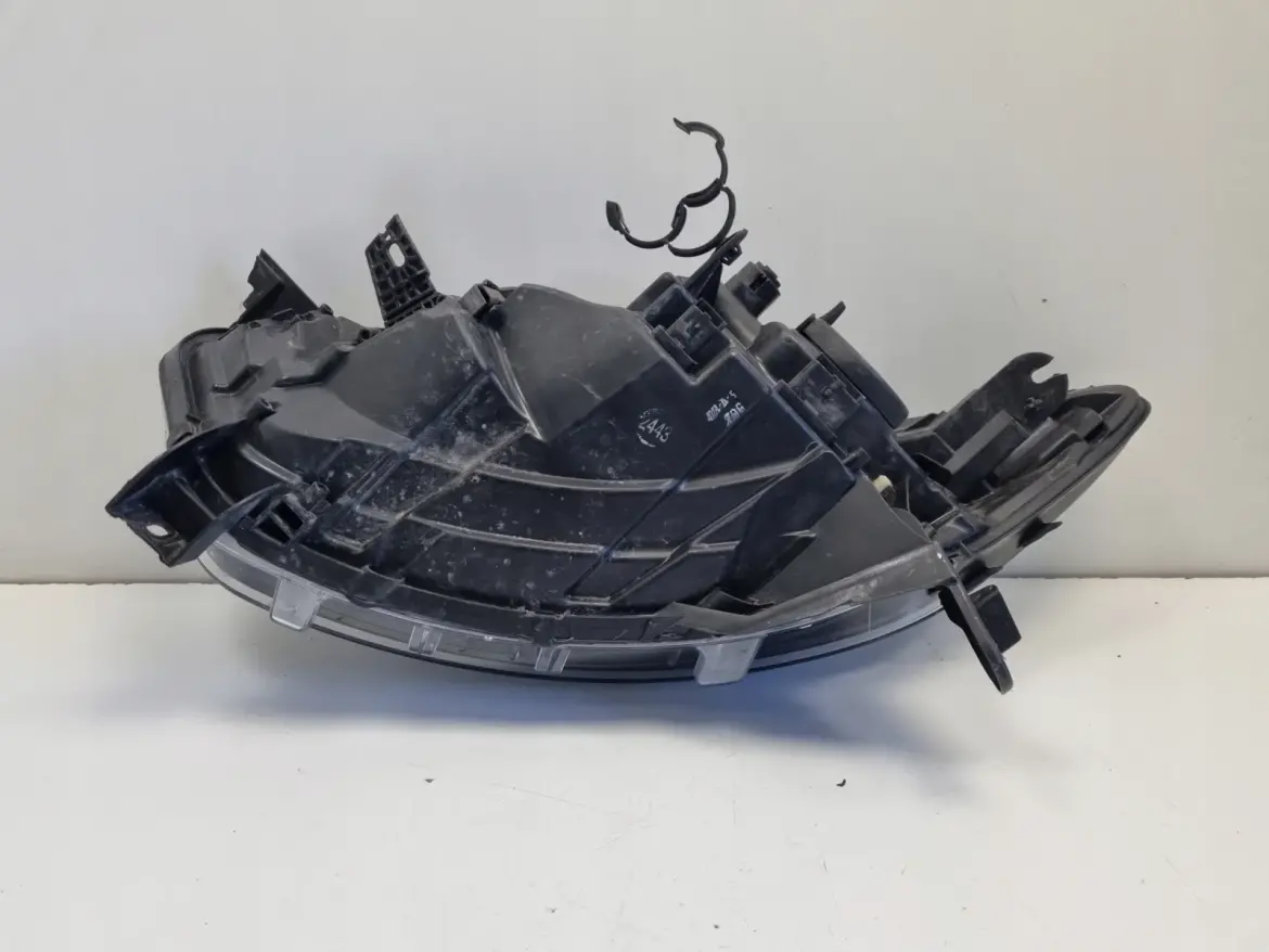 Renault Captur I 13-19r PRZEDNIA LAMPA PRAWA PRAWY PRZÓD europa 260100947R
