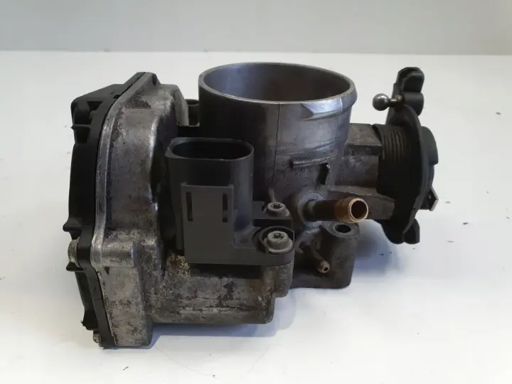 Audi A4 B5 1.8 20V PRZEPUSTNICA 058133063H