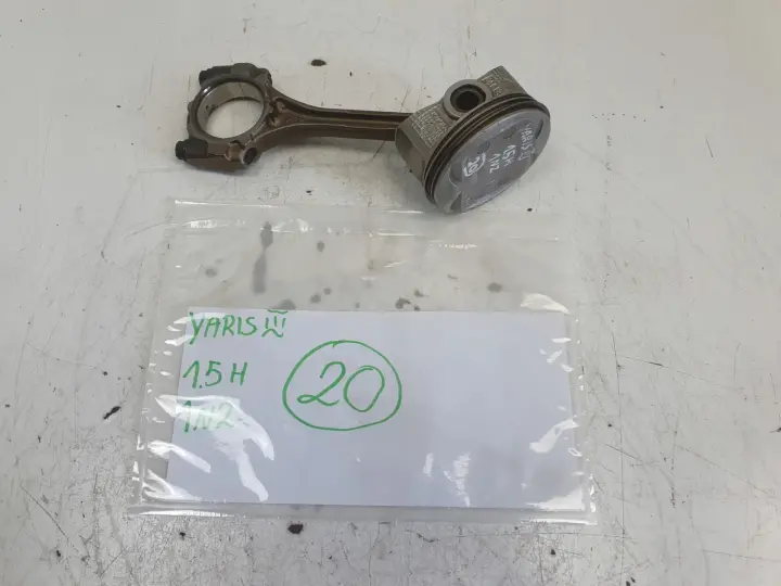 Toyota Yaris III 1.5 H HYBRID TŁOK KORBOWÓD 1NZ