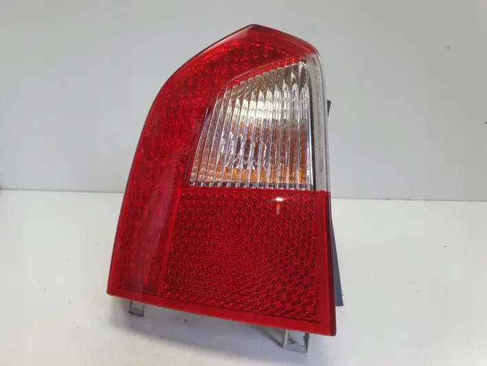 Volvo V70 III XC70 II TYLNIA TYLNA LAMPA LEWA lewy tył LED 31395072