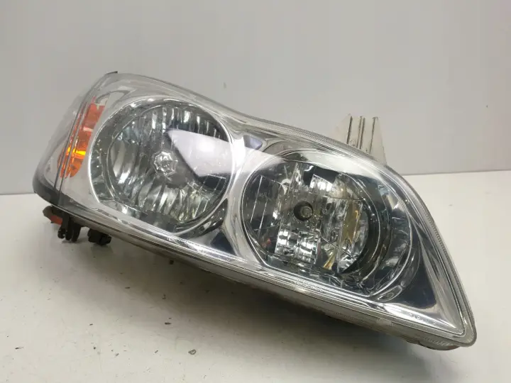 Nissan Maxima V A33 PRZEDNIA LAMPA PRAWA przód