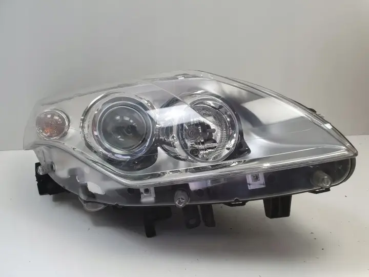 Renault Laguna III 07-10r PRZEDNIA LAMPA PRAWA prawy przód 260100033R