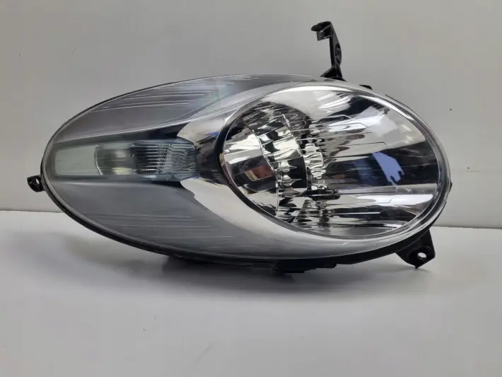 Nissan Micra K12 03-10r PRZEDNIA LAMPA PRAWA PRAWY PRZÓD 26060BG00B