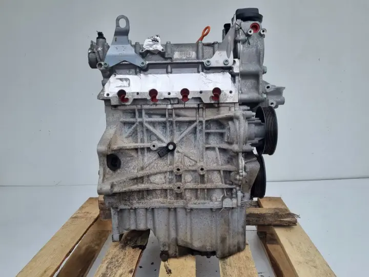 SILNIK VW Golf V 1.6 FSI 115KM uszkodzona pokrywa zaworów BLP