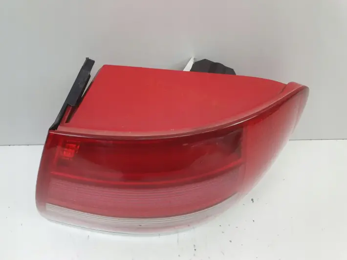 Audi A4 B5 lift sedan 99-01r TYLNA LAMPA PRAWA prawy tył 8D0945096G