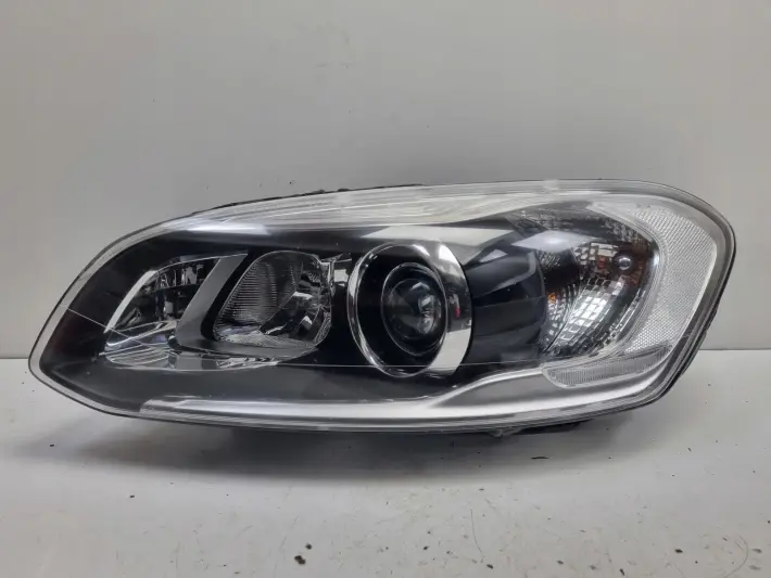 Volvo XC60 LIFT BI XENON SKRĘTNY PRZEDNIA LAMPA LEWA lewy przód 31698808