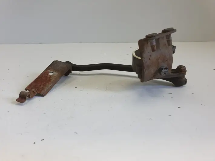 Volvo S80 II V70 III CZUJNIK POZIOMOWANIA LAMPY prawy tył 8G9N-3C492-AA