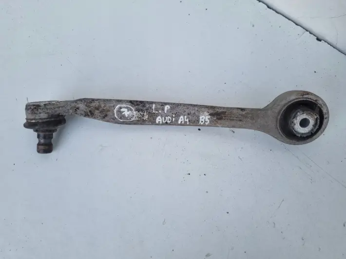 Audi A4 B5 Passat B5 PRZEDNI LEWY GÓRNY WAHACZ przód